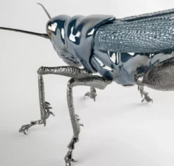 Casa Padrino Luxus Porzellan Figur Grashüpfer Blau / Silber 27 x 26 x H. 11 cm - Hochwertige Deko Skulptur - Erstklassische Qualität - Made in Spain