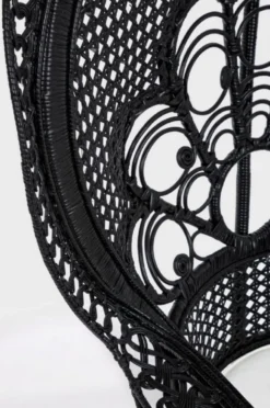 Casa Padrino Luxus Rattan Sessel Schwarz / Weiß 106 x 71 x H. 148 cm - Vintage Stil Rattan Sessel mit Sitzkissen - Vintage Stil Rattan Möbel - Garten & Terrassen Möbel