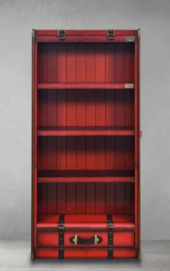 Casa Padrino Luxus Regalschrank in Koffer Optik Rot / Schwarz / Braun / Messing 84 x 35 x H. 187,5 cm - Massivholz Schrank mit Echtleder - Büro Schrank - Büro Möbel - Luxus Möbel in Koffer Optik