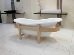 Casa Padrino Luxus Retro Badewanne Weiß / Naturfarben 178 x 76 x H. 73 cm - Freistehende Badewanne mit Holzrahmen - Retro Badezimmer Möbel