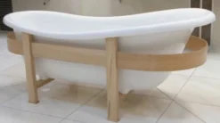 Casa Padrino Luxus Retro Badewanne Weiß / Naturfarben 178 x 76 x H. 73 cm - Freistehende Badewanne mit Holzrahmen - Retro Badezimmer Möbel