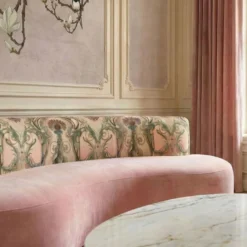 Casa Padrino Luxus Samt Sofa mit Barocken Musterstoff Rosa / Bunt 220 cm - Hotel Möbel - Wohnzimmer Möbel - Büro Möbel - Luxus Möbel