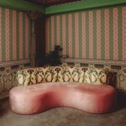 Casa Padrino Luxus Samt Sofa mit Barocken Musterstoff Rosa / Bunt 220 cm - Hotel Möbel - Wohnzimmer Möbel - Büro Möbel - Luxus Möbel