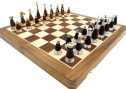 Casa Padrino Luxus Schach Set Braun / Beige / Silber / Gold 40 x 40 cm - Zusammenklappbares Holz Schachspiel - Holz Schachbrett mit Messing Schachfiguren - Luxus Deko Accessoires