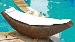 Casa Padrino Luxus Schaukelliege Dunkelbraun / Weiß 230 x 75 x H. 70 cm - Handgewebte Wetterbeständige Gartenliege - Moderne Poolliege - Garten Möbel - Hotel Möbel