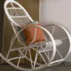 Casa Padrino Luxus Schaukelsessel Weiß 53 x 120 x H. 115 cm - Handgefertigter Rattan Schaukelstuhl mit Armlehnen - Wohnzimmer Möbel - Garten Möbel - Rattan Möbel - Luxus Möbel