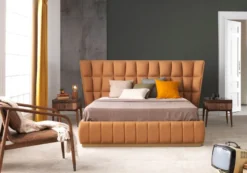 Casa Padrino Luxus Schlafzimmer Set Hellbraun / Braun - 1 Doppelbett mit Kopfteil & 2 Nachtkommoden - Luxus Schlafzimmer Möbel - Luxus Schlafzimmer Einrichtung