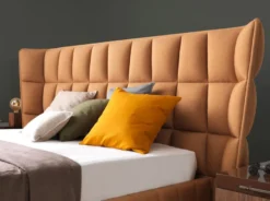 Casa Padrino Luxus Schlafzimmer Set Hellbraun / Braun - 1 Doppelbett mit Kopfteil & 2 Nachtkommoden - Luxus Schlafzimmer Möbel - Luxus Schlafzimmer Einrichtung