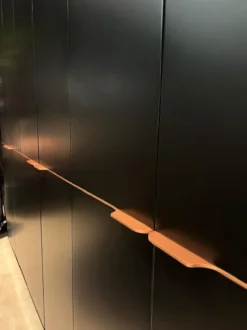 Casa Padrino Luxus Schlafzimmerschrank Schwarz / Kupfer 280 x 62 x H. 238 cm - Massivholz Kleiderschrank mit 6 Türen - Schlafzimmer Möbel - Hotel Möbel - Luxus Möbel