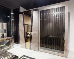 Casa Padrino Luxus Schlafzimmerschrank Grau / Schwarz / Gold - Moderner verspiegelter Kleiderschrank mit 2 Schiebetüren - Luxus Schlafzimmer & Hotel Möbel