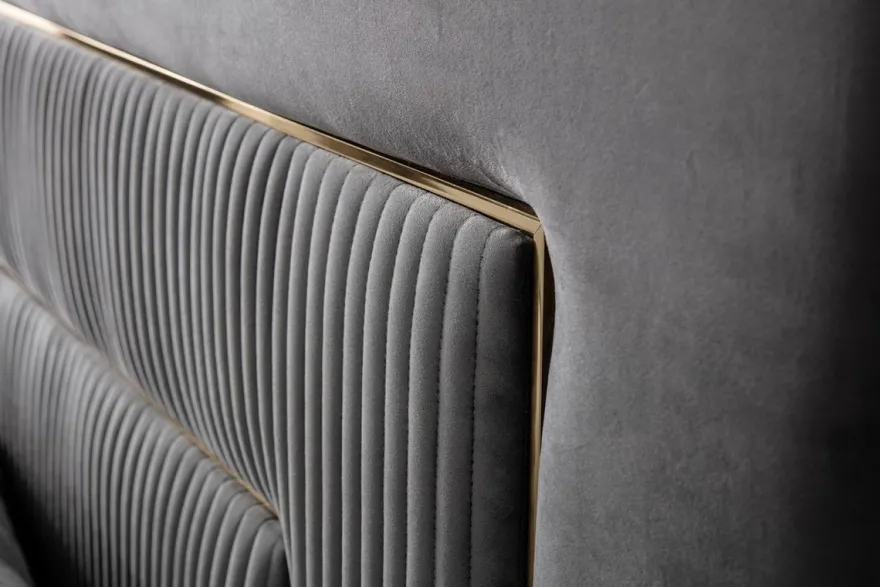 Casa Padrino Luxus Schlafzimmer Set Grau / Weiß / Gold - 1 Doppelbett mit Kopfteil & 2 Nachttische - Schlafzimmer Möbel - Luxus Kollektion