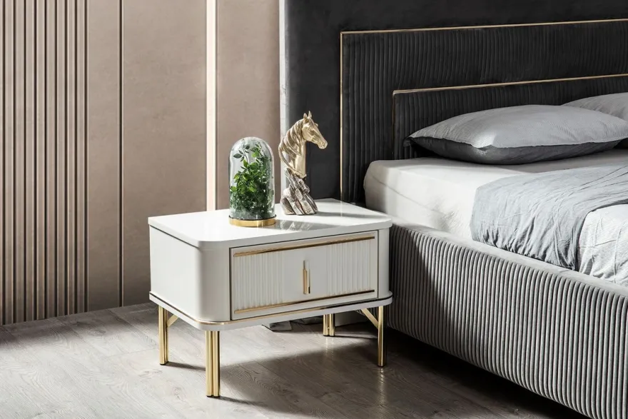 Casa Padrino Luxus Schlafzimmer Set Grau / Weiß / Gold - 1 Doppelbett mit Kopfteil & 2 Nachttische - Schlafzimmer Möbel - Luxus Kollektion