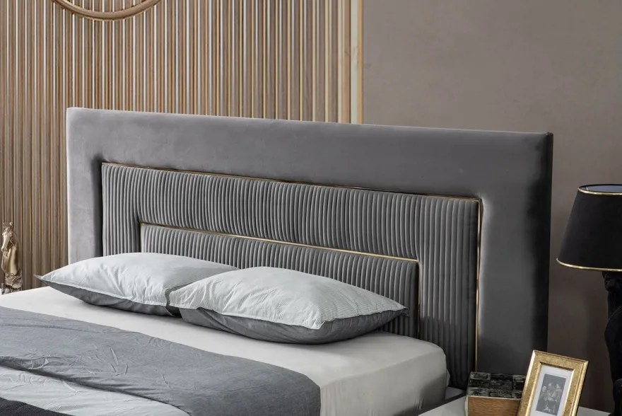 Casa Padrino Luxus Schlafzimmer Set Grau / Weiß / Gold - 1 Doppelbett mit Kopfteil & 2 Nachttische - Schlafzimmer Möbel - Luxus Kollektion