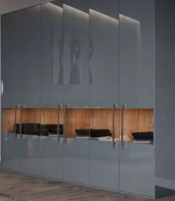 Casa Padrino Luxus Schlafzimmerschrank Grau / Naturfarben 275 x 59,6 x H. 244 cm - Massivholz Kleiderschrank mit 6 Türen - Schlafzimmer Möbel - Hotel Möbel - Luxus Möbel