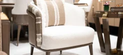 Casa Padrino Luxus Sessel Weiß / Grau / Braun - Wohnzimmer Sessel - Hotel Sessel - Wohnzimmer Möbel - Hotel Möbel - Luxus Möbel