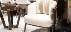 Casa Padrino Luxus Sessel Weiß / Grau / Braun - Wohnzimmer Sessel - Hotel Sessel - Wohnzimmer Möbel - Hotel Möbel - Luxus Möbel