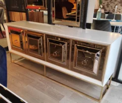 Casa Padrino Luxus Sideboard mit 4 verspiegelten Türen Weiß / Gold 208 x 49 x H. 88 cm - Luxus Wohnzimmer Möbel