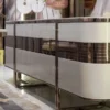 Casa Padrino Luxus Sideboard Creme / Weiß / Kupfer 230 x 55 x H. 89 cm - Edler Massivholz Schrank mit 4 Türen und Kunstmarmor Platte - Wohnzimmer Möbel - Hotel Möbel - Luxus Möbel