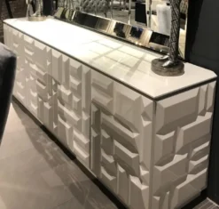 Casa Padrino Luxus Sideboard Weiß / Silber 220 x 45 x H. 75 cm - Edler Massivholz Schrank mit 4 Türen - Luxus Möbel - Luxus Qualität