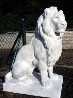 Casa Padrino Luxus Skulptur Sitzender Löwe 52 x 102 x H. 140 cm - Prunkvolle Gartendeko Figur