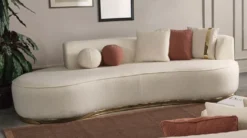 Casa Padrino Luxus Sofa Creme / Gold 270 x 120 x H. 76 cm - Gebogenes Wohnzimmer Sofa - Hotel Sofa - Wohnzimmer Möbel - Hotel Möbel - Luxus Möbel - Luxus Einrichtung - Wohnzimmer Einrichtung