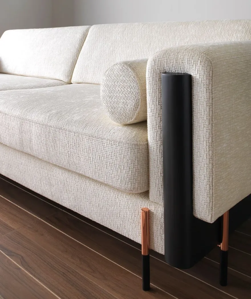 Casa Padrino Luxus Sofa Cremeweiß / Matt Schwarz / Kupfer 220 x 107 x H. 78 cm - Wohnzimmer Sofa - Hotel Sofa - Wohnzimmer Möbel - Hotel Möbel - Luxus Möbel - Luxus Einrichtung