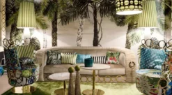 Casa Padrino Luxus Sofa mit Metall Ornamenten Beige / Gold 260 x 103 x H. 80 cm - Luxus Wohnzimmer & Hotel Möbel - Erstklassische Qualität - Made in Italy