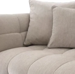 Casa Padrino Luxus Sofa Sandfarben 230 x 100 x H. 75 cm - Wohnzimmer Sofa mit 4 Kissen - Wohnzimmer Möbel - Luxus Möbel - Wohnzimmer Einrichtung - Luxus Einrichtung - Luxus Qualität