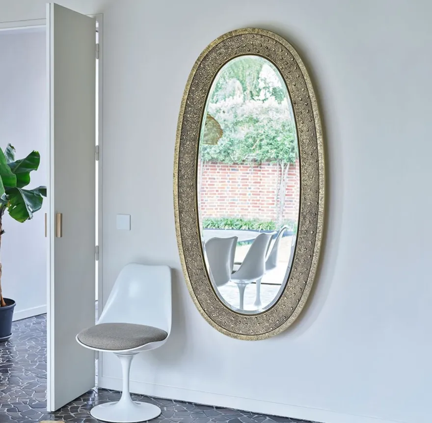 Casa Padrino Luxus Spiegel Gold 89 x 5 x H. 170 cm - Eleganter Ovaler Wandspiegel - Garderoben Spiegel - Wohnzimmer Spiegel - Luxus Deko Accessoires