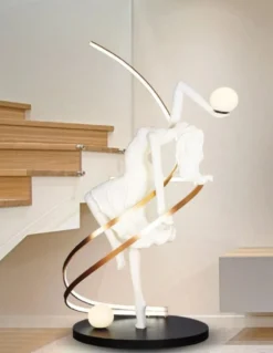 Casa Padrino Luxus Stehleuchte Tänzerin Weiß / Messing / Schwarz H. 179 cm - LED Kunstharz Stehlampe - Luxus Stehleuchten - Luxus Leuchten - Luxus Möbel - Luxus Einrichtung
