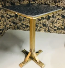 Casa Padrino Luxus Stehtisch Messingfarben / Schwarz 70 x 70 x H. 105 cm - Metall Bartisch mit Marmorplatte - Barmöbel - Gastronomie Möbel