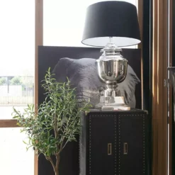 Casa Padrino Luxus Tischleuchte Silber / Schwarz Ø 34 x H. 66 cm - Aluminium Pokal Tischleuchte mit Lampenschirm