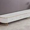 Casa Padrino Luxus TV Schrank Weiß / Messingfarben / Gold 200 x 40 x H. 42 cm - Modernes Wohnzimmer Sideboard mit 3 Schubladen - Moderne Wohnzimmer TV Möbel
