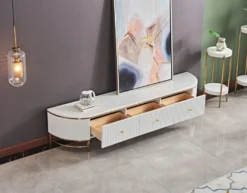 Casa Padrino Luxus TV Schrank Weiß / Messingfarben / Gold 200 x 40 x H. 42 cm - Modernes Wohnzimmer Sideboard mit 3 Schubladen - Moderne Wohnzimmer TV Möbel