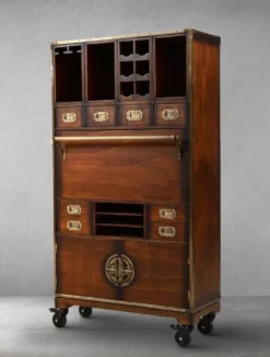 Casa Padrino Luxus Vintage Stil Barschrank mit Rollen Braun 96 x 37 x H. 173,5 cm - Massivholz Weinschrank - Vintage Stil Bar Möbel - Luxus Bar Möbel - Massivholz Bar Möbel