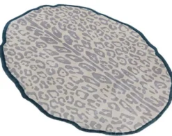Casa Padrino Luxus Viskose Teppich mit Leoparden Design Grau / Creme / Schwarz 160 x 230 cm - Ovaler Wohnzimmer Teppich - Moderner Schlafzimmer Teppich - Luxus Interior - Luxus Qualität