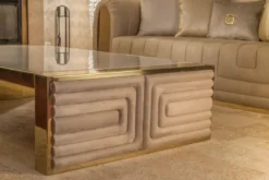Casa Padrino Luxus Wildleder Sofa mit dekorativen Kissen Taupefarben / Gold 260 x 100 x H. 76 cm - Hotel Möbel - Luxus Qualität - Made in Italy