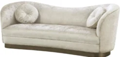 Casa Padrino Luxus Wohnzimmer Sofa Weiß-Beige / Bronze 230 x 85 x H. 82 cm - Gebogene Luxus Couch mit 2 dekorativen Kissen