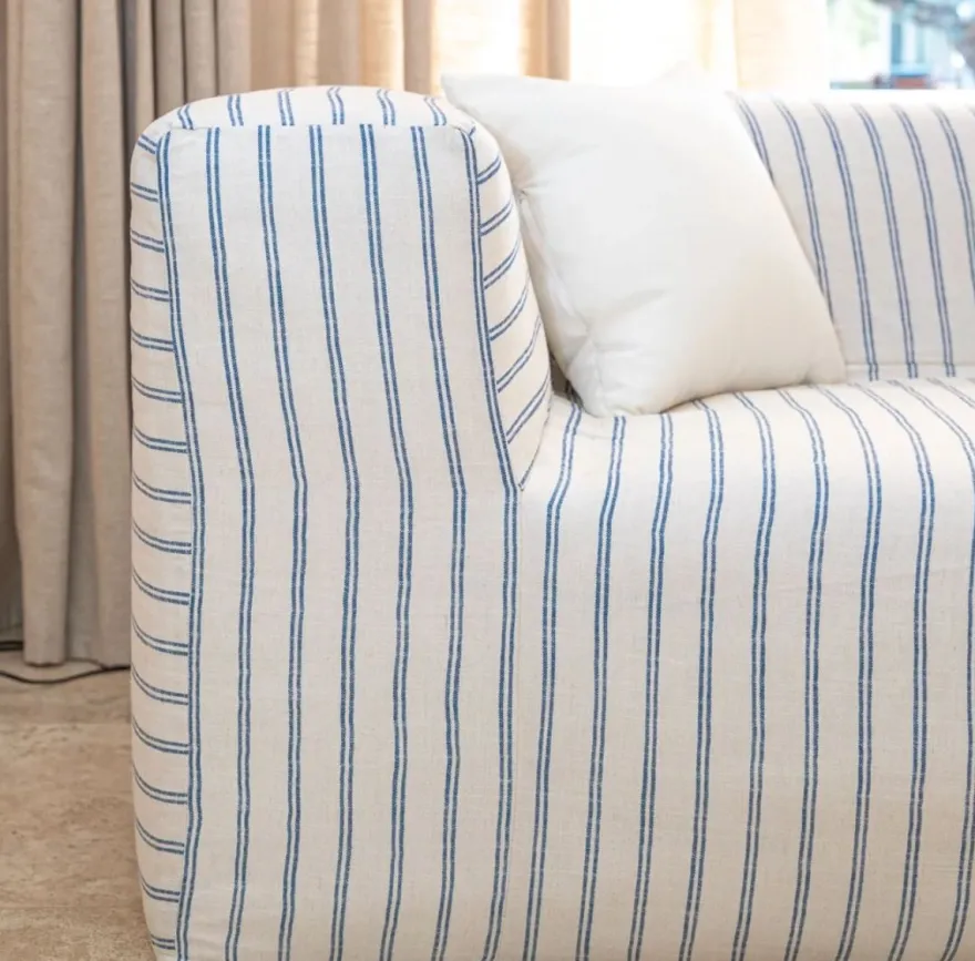 Casa Padrino Luxus Wohnzimmer Sofa mit Streifen Weiß / Blau 250 cm