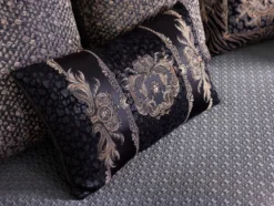 Casa Padrino Luxus Wohnzimmer Sofa mit dekorativen Kissen Lila / Gold 240 x 92 x H. 78 cm - Luxus Wohnzimmer Möbel