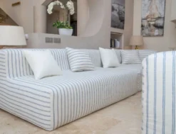 Casa Padrino Luxus Wohnzimmer Sofa mit Streifen Weiß / Blau 450 cm