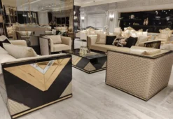 Casa Padrino Luxus Wohnzimmer Set Gold / Schwarz - 2 Luxus Sofas & 2 Luxus Sessel & 1 Luxus Couchtisch - Wohnzimmer Möbel - Luxus Möbel - Luxus Einrichtung - Wohnzimmer Einrichtung