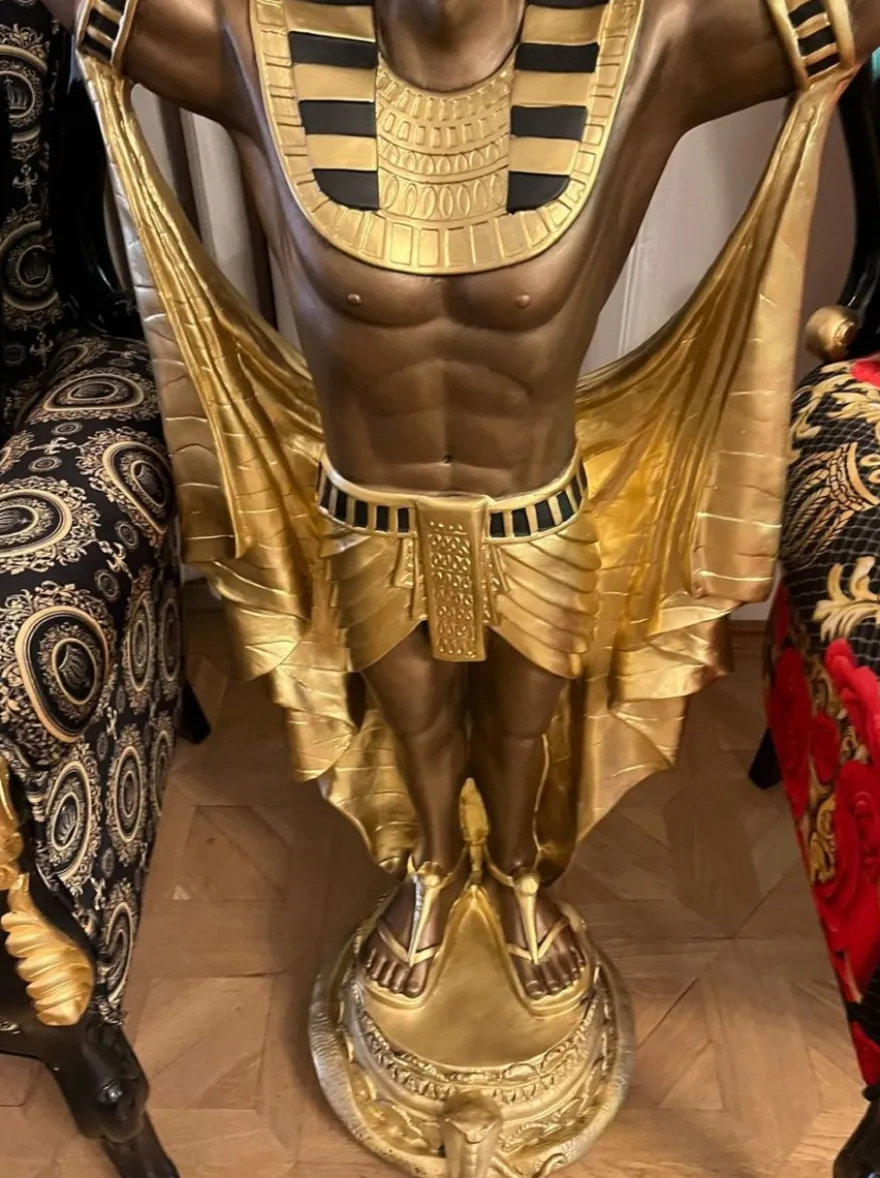 Casa Padrino Luxus XXL Deko Skulptur Ägypter mit Blumentopf Bronze / Gold / Schwarz H. 130 cm - Wetterbeständige XXL Deko Figur mit Blumentopf - Wohnzimmer Deko - Garten Deko
