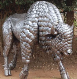 Casa Padrino Luxus XXL Garten Deko Skulptur Bison Silber 312 x 130 x H. 207 cm - Riesige XXL Garten Deko Metall Figur - Luxus Garten Deko Accessoires