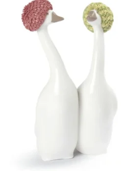 Casa Padrino Porzellan Gänse Skulptur Handbemalt in Rot / Gelb - 11 x H. 21 cm
