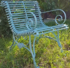 Casa Padrino Schmiedeeisen Gartenstuhl mit Armlehnen Jugendstil Hellblau 65 x 60 cm