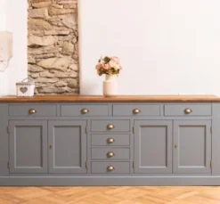 Casa Padrino Sideboard im Landhausstil mit 4 Türen, 8 Schubladen und Eichenholzplatte, 239 x 47 x 93 cm
