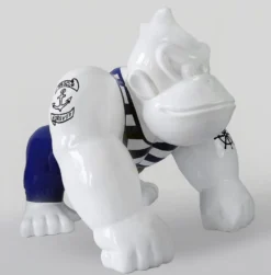 Casa Padrino XXL Deko Skulptur Gorilla Affe Weiß / Blau / Schwarz H. 104 cm - XXL Deko Figur