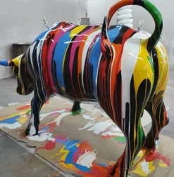 Casa Padrino XXL Deko Skulptur Stier Schwarz / Bunt 235 x H. 140 cm