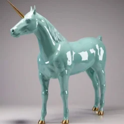 Casa Padrino XXL Deko Skulptur Einhorn Pferd Türkis / Gold 245 cm - Lebensgroße Deko Figur - XXL Tierfigur - Garten Skulptur